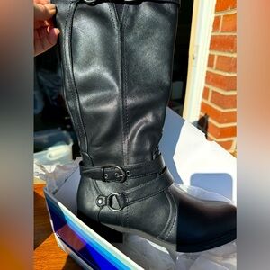 White Mountain Loyal Boots. Black. Smooth. Size 8